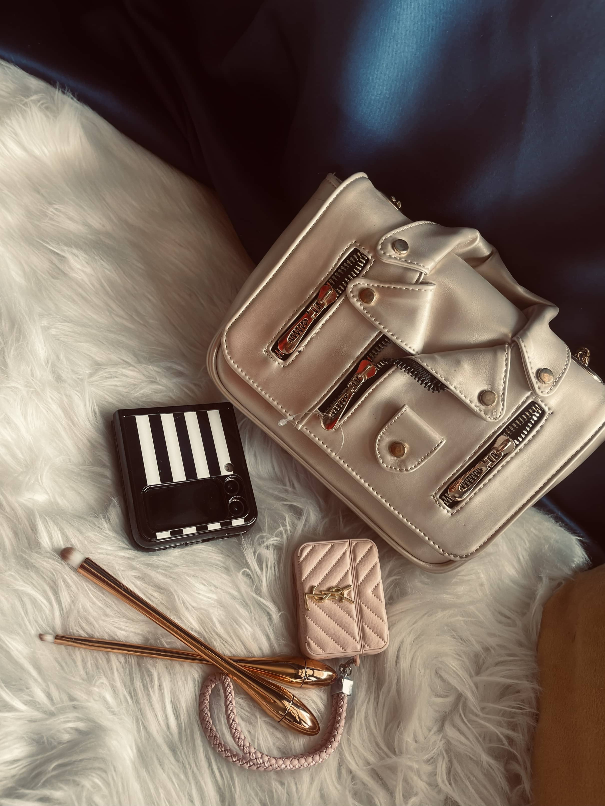 COLLARED UP BAG